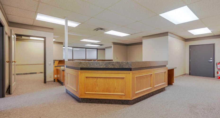 40 Elizabeth Street, Okotoks, Alberta T1S1A2, ,Commercial,For Lease,Elizabeth,A2297100