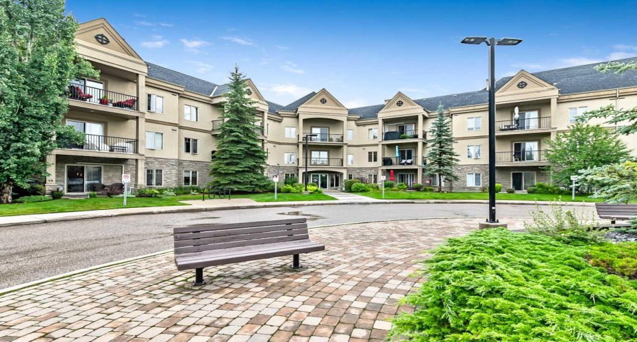 52 Cranfield Link, Calgary, Alberta T3M 0N9, 2 Bedrooms Bedrooms, ,2 BathroomsBathrooms,Residential,For Sale,Cranfield,A2297354