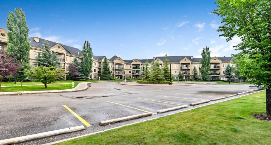 52 Cranfield Link, Calgary, Alberta T3M 0N9, 2 Bedrooms Bedrooms, ,2 BathroomsBathrooms,Residential,For Sale,Cranfield,A2297354