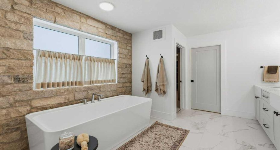 136 Creekstone Hill, Calgary, Alberta T2X 5G6, 4 Bedrooms Bedrooms, ,4 BathroomsBathrooms,Residential,For Sale,Creekstone,A2297409