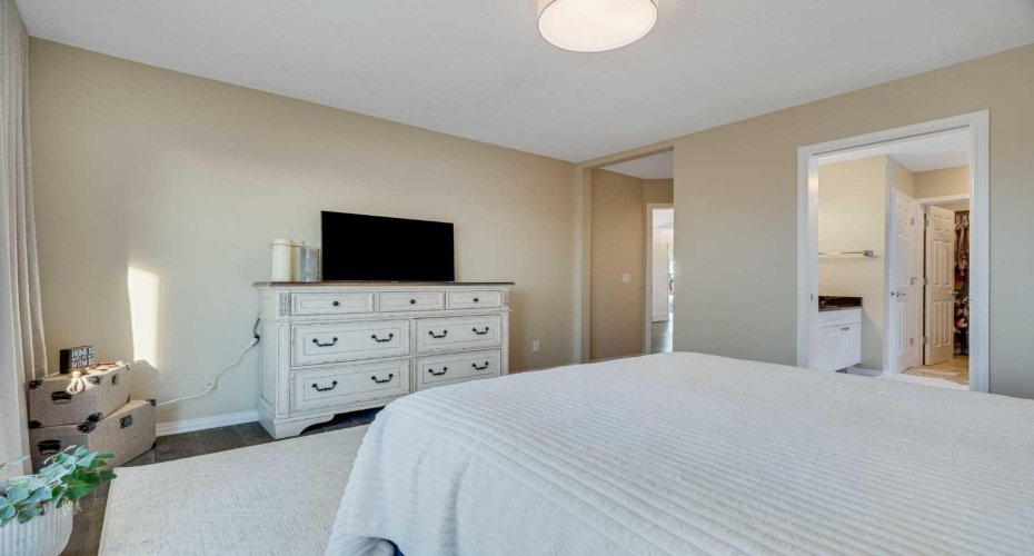 701 Cimarron Close, Okotoks, Alberta T1S1X3, 3 Bedrooms Bedrooms, ,3 BathroomsBathrooms,Residential,For Sale,Cimarron,A2297473