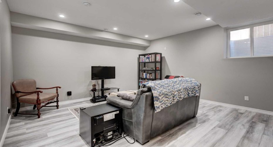 255 Riviera Way, Cochrane, Alberta T4C 0Z2, 4 Bedrooms Bedrooms, ,4 BathroomsBathrooms,Residential,For Sale,Riviera,A2297542