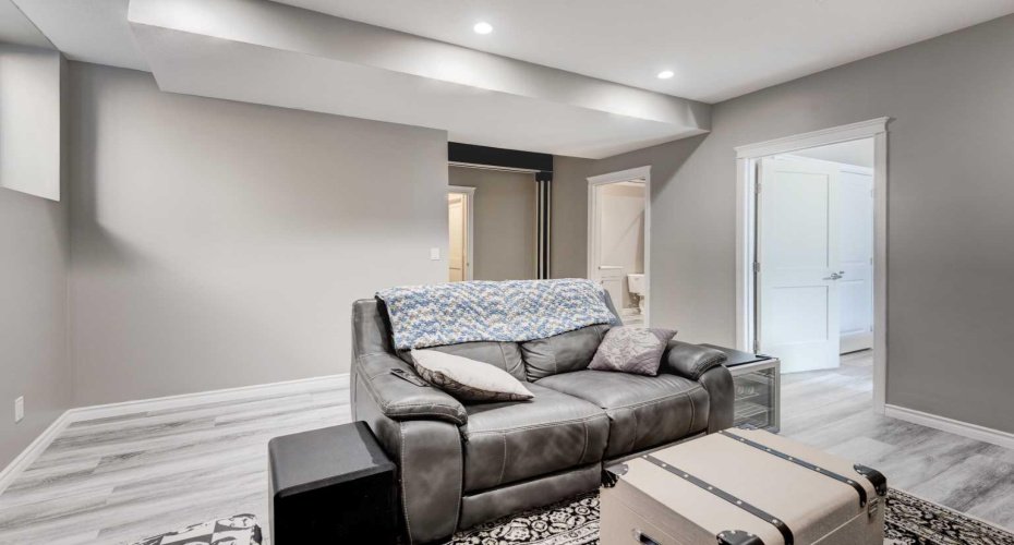 255 Riviera Way, Cochrane, Alberta T4C 0Z2, 4 Bedrooms Bedrooms, ,4 BathroomsBathrooms,Residential,For Sale,Riviera,A2297542