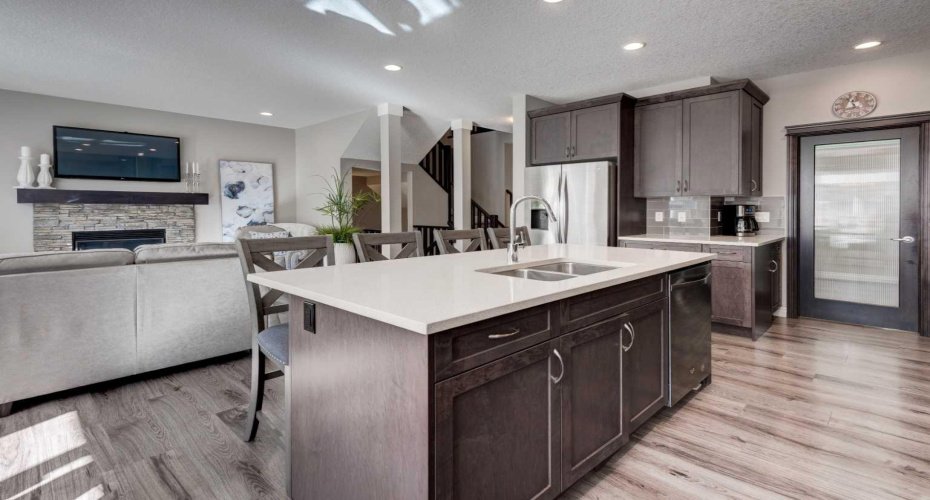 255 Riviera Way, Cochrane, Alberta T4C 0Z2, 4 Bedrooms Bedrooms, ,4 BathroomsBathrooms,Residential,For Sale,Riviera,A2297542