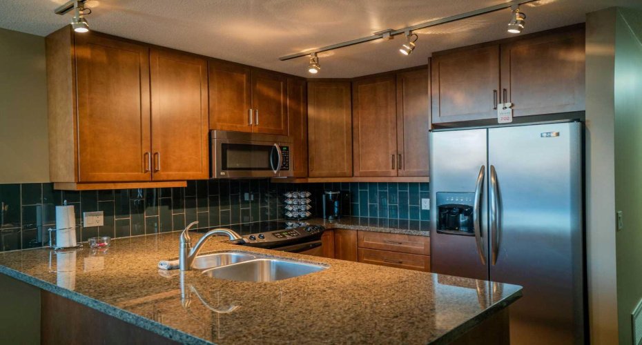 210 15 Avenue, Calgary, Alberta T2G 0B5, 2 Bedrooms Bedrooms, ,2 BathroomsBathrooms,Residential,For Sale,15,A2297572