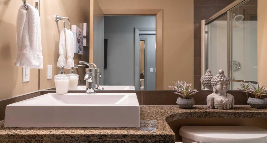 210 15 Avenue, Calgary, Alberta T2G 0B5, 2 Bedrooms Bedrooms, ,2 BathroomsBathrooms,Residential,For Sale,15,A2297572