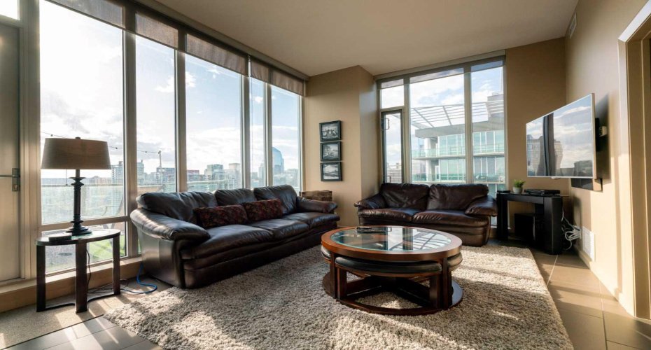 210 15 Avenue, Calgary, Alberta T2G 0B5, 2 Bedrooms Bedrooms, ,2 BathroomsBathrooms,Residential,For Sale,15,A2297572