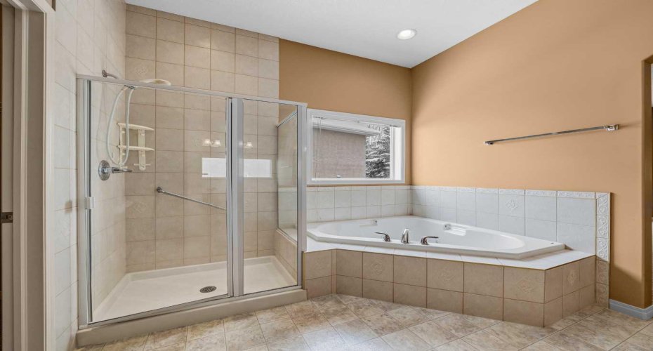 Spacious 5pc Ensuite!