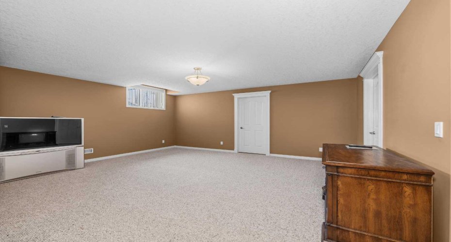 157 Valley Creek Place, Calgary, Alberta T3B 5V1, 3 Bedrooms Bedrooms, ,3 BathroomsBathrooms,Residential,For Sale,Valley Creek,A2296480