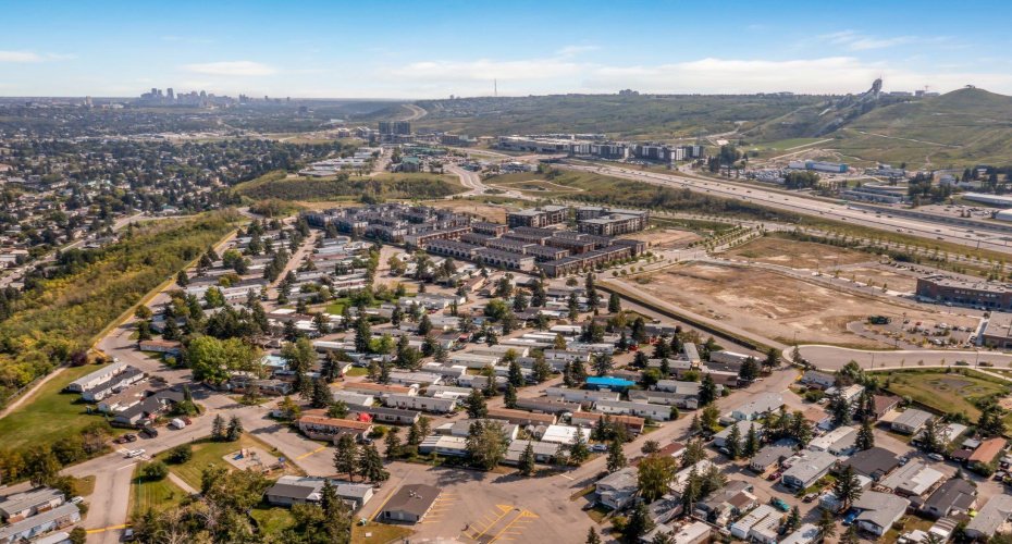 3223 83 Street, Calgary, Alberta T3B 5P4, 2 Bedrooms Bedrooms, ,1 BathroomBathrooms,Mobile,For Sale,83,A2297239