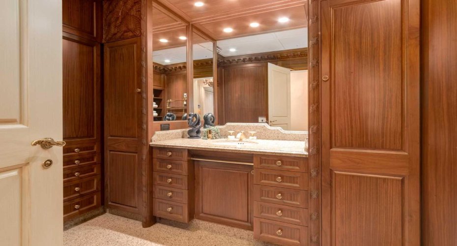 690 Princeton Way, Calgary, Alberta T2P 5J9, 2 Bedrooms Bedrooms, ,6 BathroomsBathrooms,Residential,For Sale,Princeton,A2262967