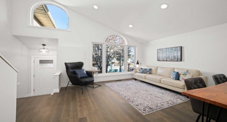 51 Hunters Crescent, Okotoks, Alberta T1S1M2, 3 Bedrooms Bedrooms, ,3 BathroomsBathrooms,Residential,For Sale,Hunters,A2282300