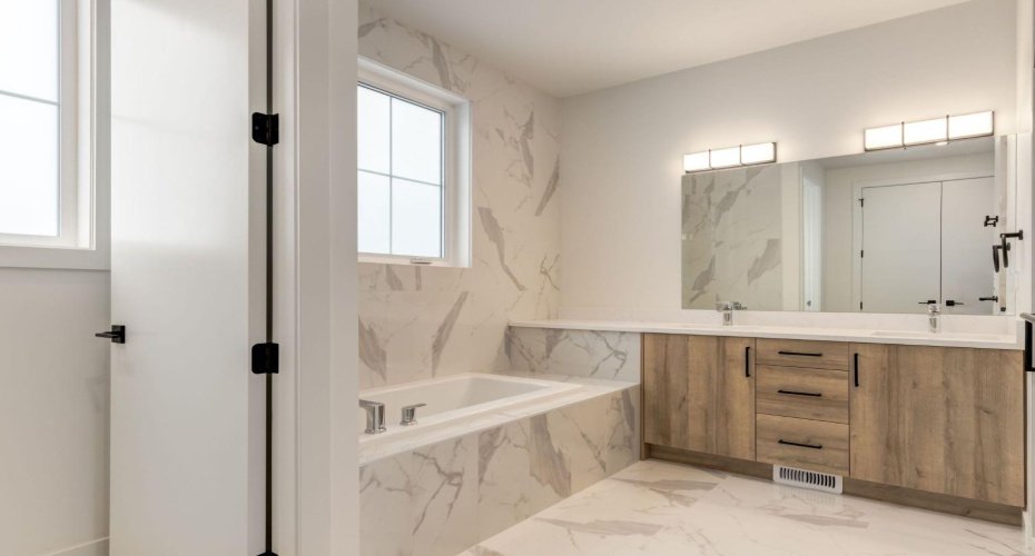 1651 8 Avenue, Calgary, Alberta T2N1C4, ,Commercial,For Sale,8,A2287084