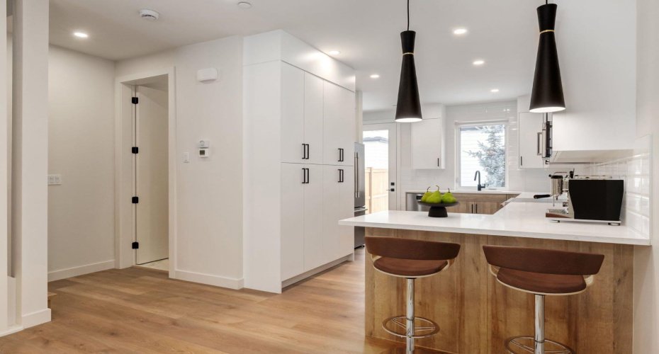 233 25 Avenue, Calgary, Alberta T2E1Y2, ,Commercial,For Sale,25,A2287086