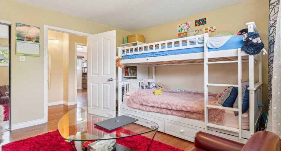 320 Haddon Road, Calgary, Alberta T2V 2Z3, 4 Bedrooms Bedrooms, ,2 BathroomsBathrooms,Residential,For Sale,Haddon,A2287705