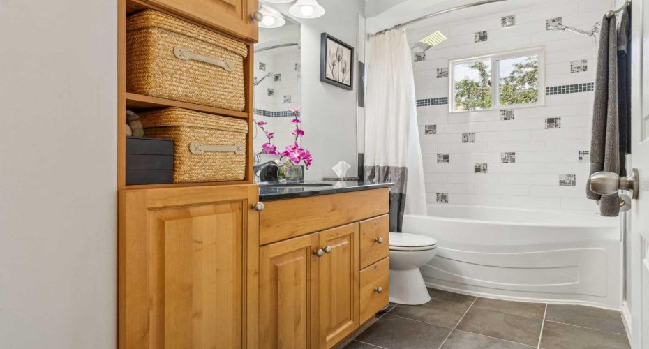 320 Haddon Road, Calgary, Alberta T2V 2Z3, 4 Bedrooms Bedrooms, ,2 BathroomsBathrooms,Residential,For Sale,Haddon,A2287705