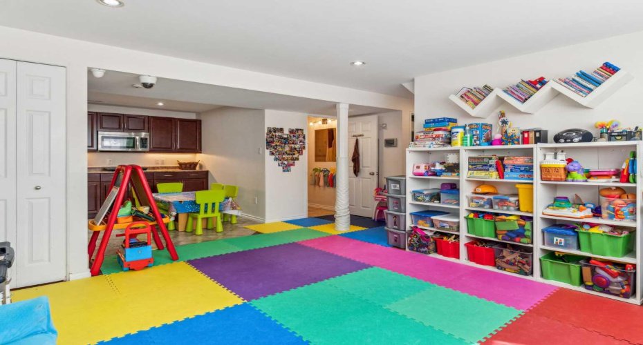 320 Haddon Road, Calgary, Alberta T2V 2Z3, 4 Bedrooms Bedrooms, ,2 BathroomsBathrooms,Residential,For Sale,Haddon,A2287705