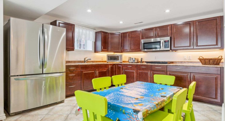 Great downstairs kitchen set up!