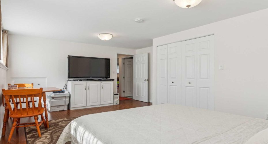 320 Haddon Road, Calgary, Alberta T2V 2Z3, 4 Bedrooms Bedrooms, ,2 BathroomsBathrooms,Residential,For Sale,Haddon,A2287705