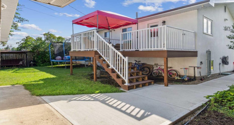 320 Haddon Road, Calgary, Alberta T2V 2Z3, 4 Bedrooms Bedrooms, ,2 BathroomsBathrooms,Residential,For Sale,Haddon,A2287705