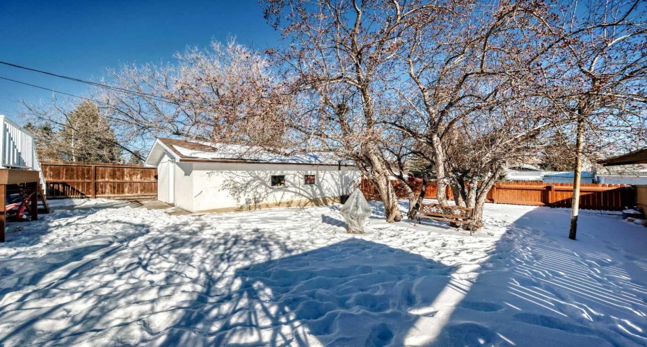 320 Haddon Road, Calgary, Alberta T2V 2Z3, 4 Bedrooms Bedrooms, ,2 BathroomsBathrooms,Residential,For Sale,Haddon,A2287705