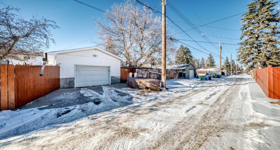 320 Haddon Road, Calgary, Alberta T2V 2Z3, 4 Bedrooms Bedrooms, ,2 BathroomsBathrooms,Residential,For Sale,Haddon,A2287705