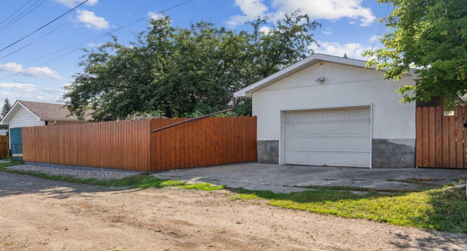 New fence along the back of the property!
