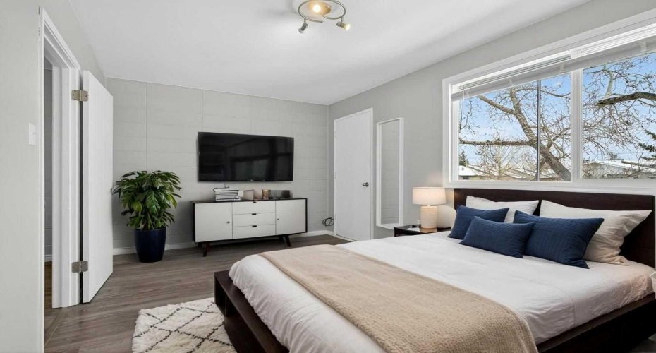 2211 19 Street, Calgary, Alberta T2E 4Y5, 3 Bedrooms Bedrooms, ,1 BathroomBathrooms,Residential,For Sale,19,A2297029