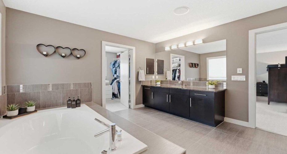 95 Sunset Way, Cochrane, Alberta T4C 0G2, 4 Bedrooms Bedrooms, ,4 BathroomsBathrooms,Residential,For Sale,Sunset,A2297049