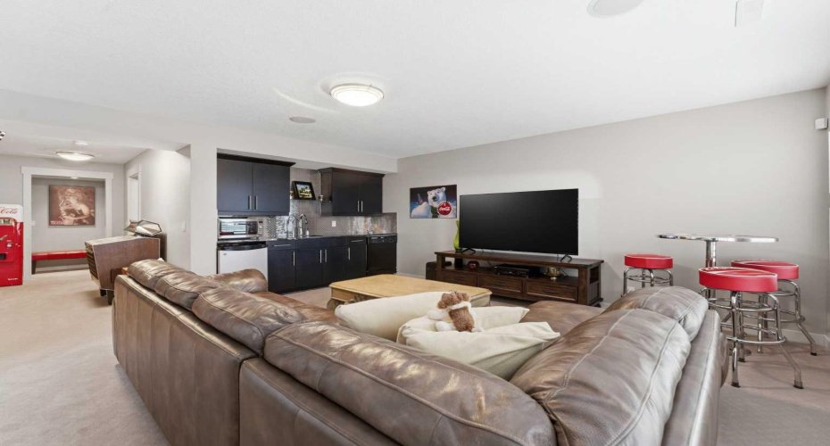 95 Sunset Way, Cochrane, Alberta T4C 0G2, 4 Bedrooms Bedrooms, ,4 BathroomsBathrooms,Residential,For Sale,Sunset,A2297049