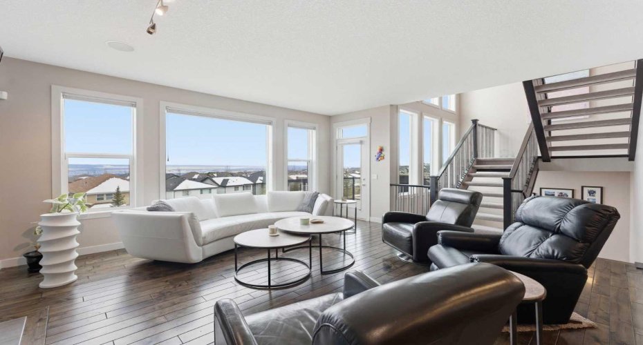 95 Sunset Way, Cochrane, Alberta T4C 0G2, 4 Bedrooms Bedrooms, ,4 BathroomsBathrooms,Residential,For Sale,Sunset,A2297049