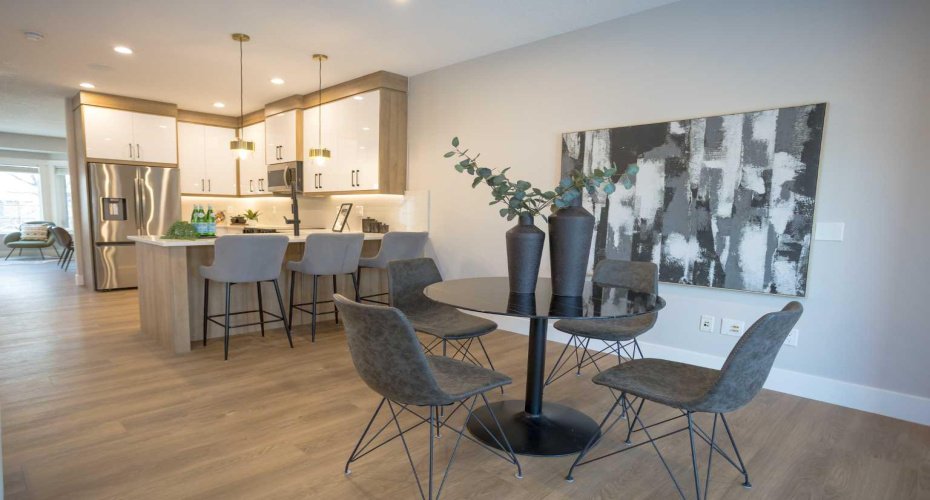 722 53 Avenue, Calgary, Alberta T2V 0C3, 3 Bedrooms Bedrooms, ,4 BathroomsBathrooms,Residential,For Sale,53,A2297275