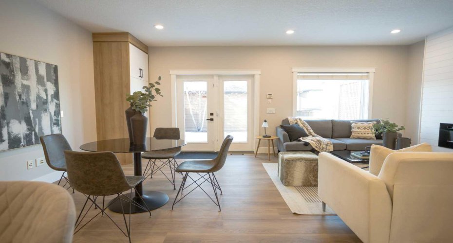 722 53 Avenue, Calgary, Alberta T2V 0C3, 3 Bedrooms Bedrooms, ,4 BathroomsBathrooms,Residential,For Sale,53,A2297275