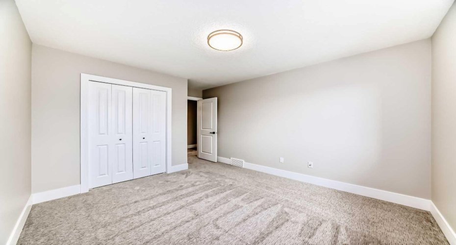 722 53 Avenue, Calgary, Alberta T2V 0C3, 3 Bedrooms Bedrooms, ,4 BathroomsBathrooms,Residential,For Sale,53,A2297275