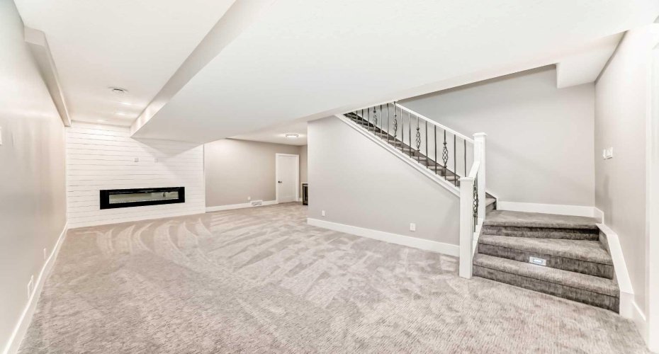 722 53 Avenue, Calgary, Alberta T2V 0C3, 3 Bedrooms Bedrooms, ,4 BathroomsBathrooms,Residential,For Sale,53,A2297275