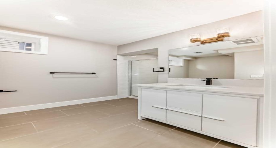 722 53 Avenue, Calgary, Alberta T2V 0C3, 3 Bedrooms Bedrooms, ,4 BathroomsBathrooms,Residential,For Sale,53,A2297275