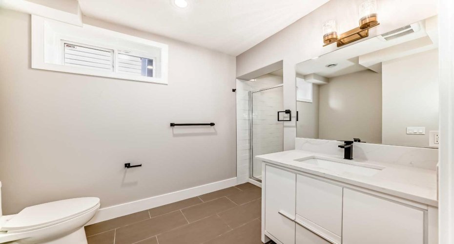 722 53 Avenue, Calgary, Alberta T2V 0C3, 3 Bedrooms Bedrooms, ,4 BathroomsBathrooms,Residential,For Sale,53,A2297275