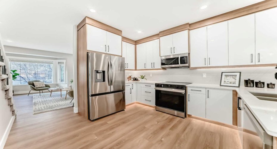 722 53 Avenue, Calgary, Alberta T2V 0C3, 3 Bedrooms Bedrooms, ,4 BathroomsBathrooms,Residential,For Sale,53,A2297275