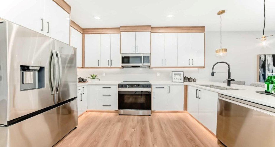 722 53 Avenue, Calgary, Alberta T2V 0C3, 3 Bedrooms Bedrooms, ,4 BathroomsBathrooms,Residential,For Sale,53,A2297275