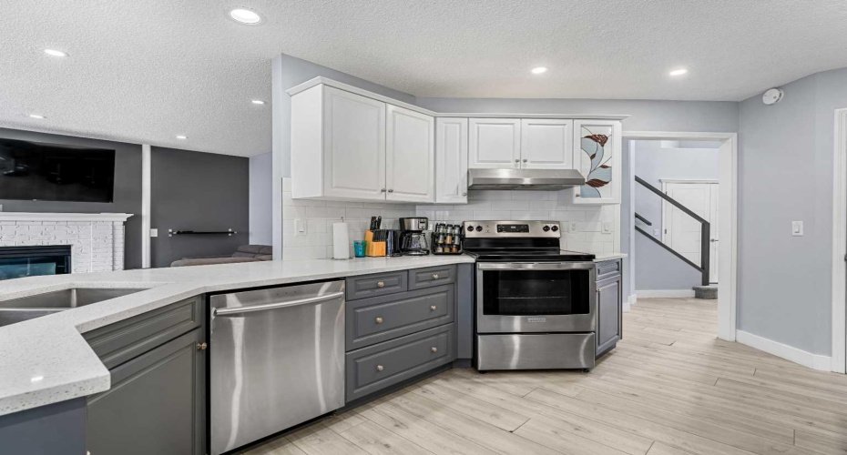 48 Douglas Park Boulevard, Calgary, Alberta T2Z2B1, 3 Bedrooms Bedrooms, ,3 BathroomsBathrooms,Residential,For Sale,Douglas Park,A2297289