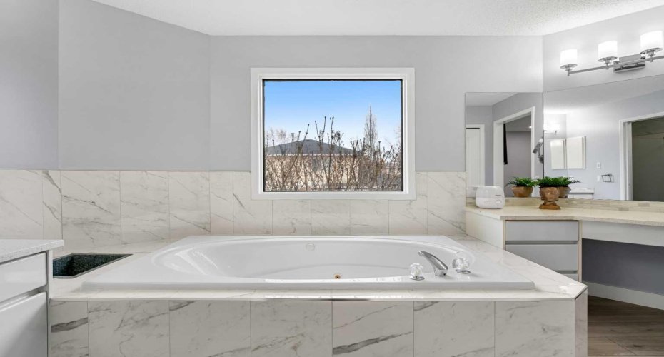 48 Douglas Park Boulevard, Calgary, Alberta T2Z2B1, 3 Bedrooms Bedrooms, ,3 BathroomsBathrooms,Residential,For Sale,Douglas Park,A2297289