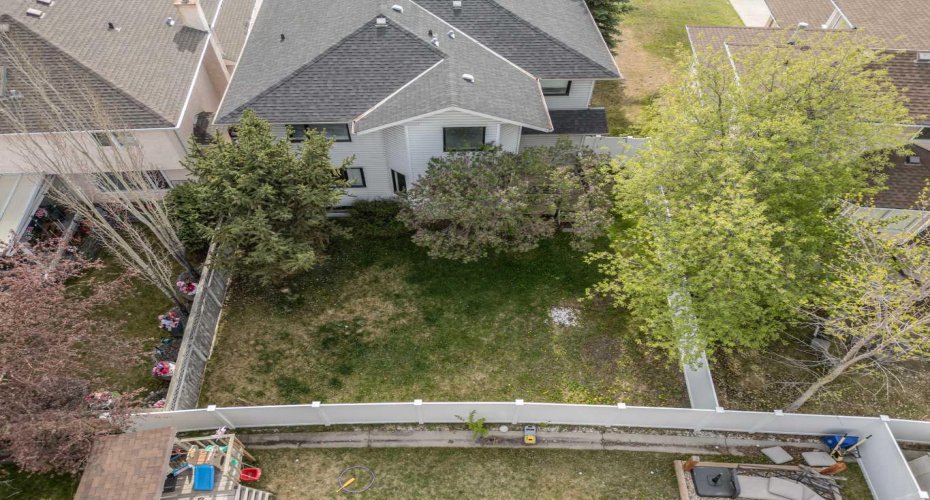 48 Douglas Park Boulevard, Calgary, Alberta T2Z2B1, 3 Bedrooms Bedrooms, ,3 BathroomsBathrooms,Residential,For Sale,Douglas Park,A2297289