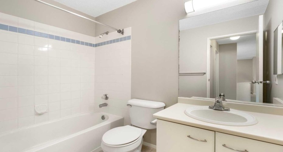 All Pictures Are For Display Purposes Only & Depict The Size & Layout Of The Unit