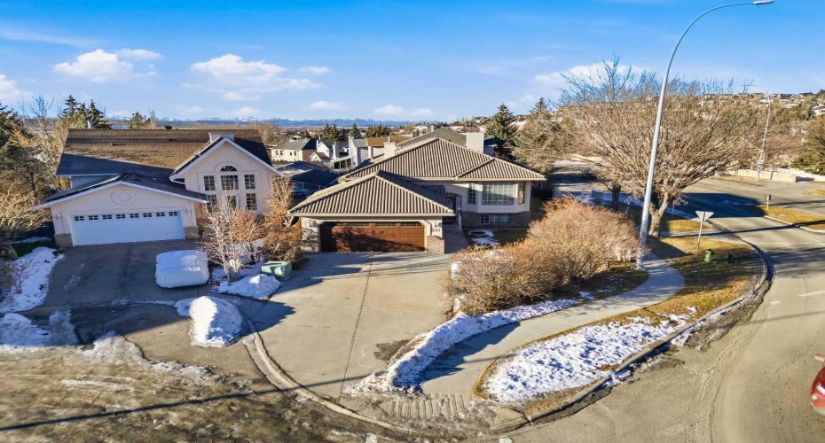 531 Sierra Morena Court, Calgary, Alberta T3H 3C2, 3 Bedrooms Bedrooms, ,3 BathroomsBathrooms,Residential,For Sale,Sierra Morena,A2297449