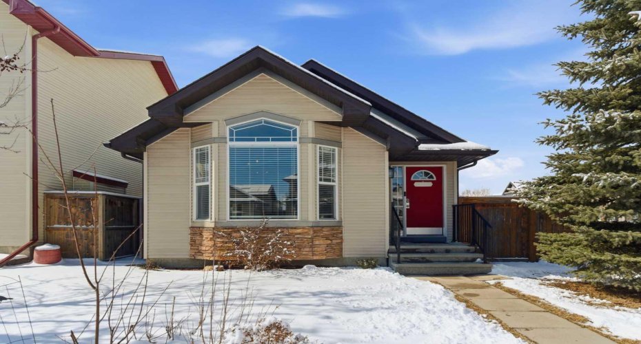 90 Cranberry Square, Calgary, Alberta T3M 1J5, 3 Bedrooms Bedrooms, ,2 BathroomsBathrooms,Residential,For Sale,Cranberry,A2297470