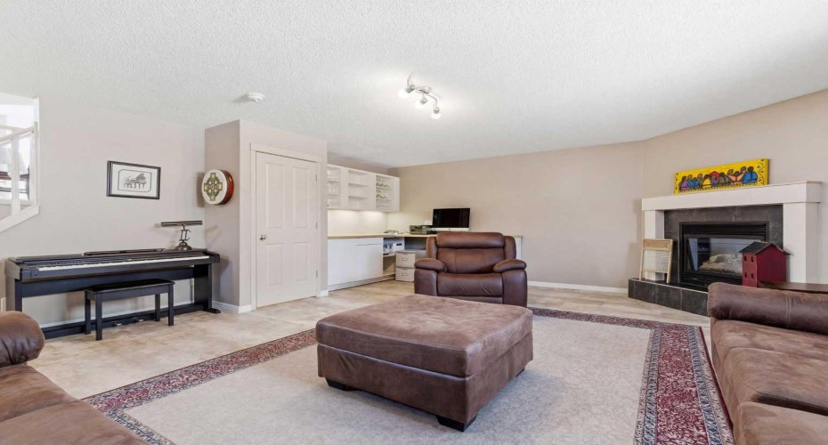 90 Cranberry Square, Calgary, Alberta T3M 1J5, 3 Bedrooms Bedrooms, ,2 BathroomsBathrooms,Residential,For Sale,Cranberry,A2297470