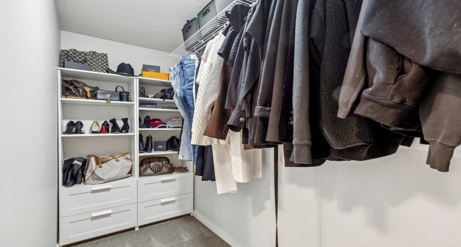 Walk-in Closet