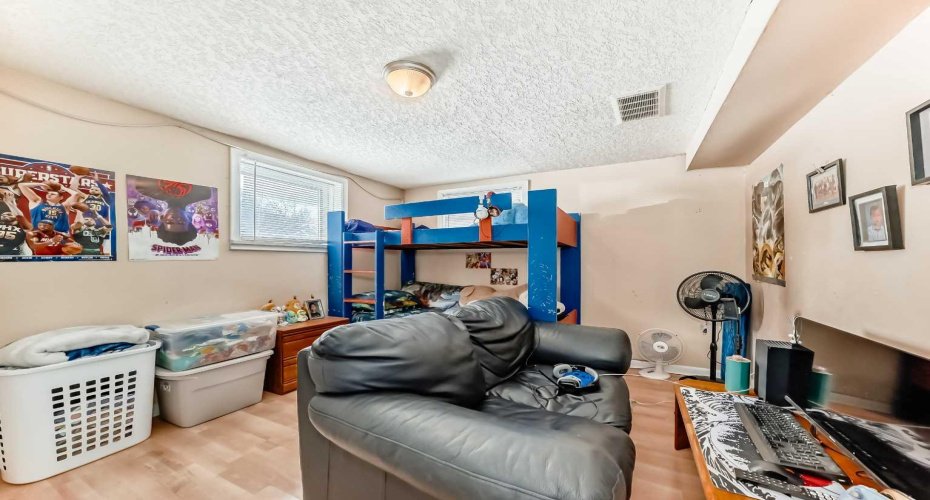 2428 3 Avenue, Calgary, Alberta T2N 0L7, 4 Bedrooms Bedrooms, ,2 BathroomsBathrooms,Residential,For Sale,3,A2297646