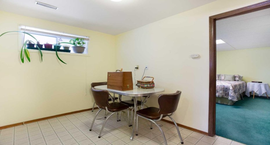 1133 Berkley Drive, Calgary, Alberta T2Z 4K3, 4 Bedrooms Bedrooms, ,2 BathroomsBathrooms,Residential,For Sale,Berkley,A2297690