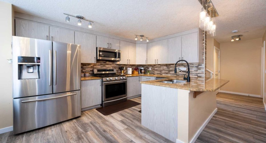 60 Covecreek Mews, Calgary, Alberta T3K 0J6, 3 Bedrooms Bedrooms, ,4 BathroomsBathrooms,Residential,For Sale,Covecreek,A2297761